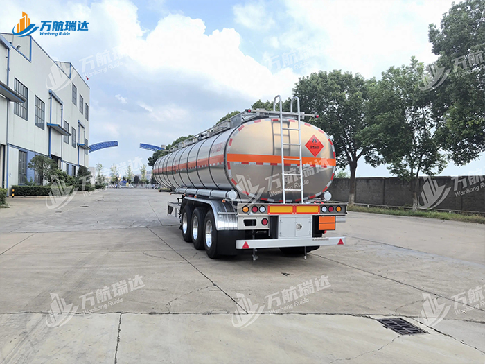 保温型油罐半挂车