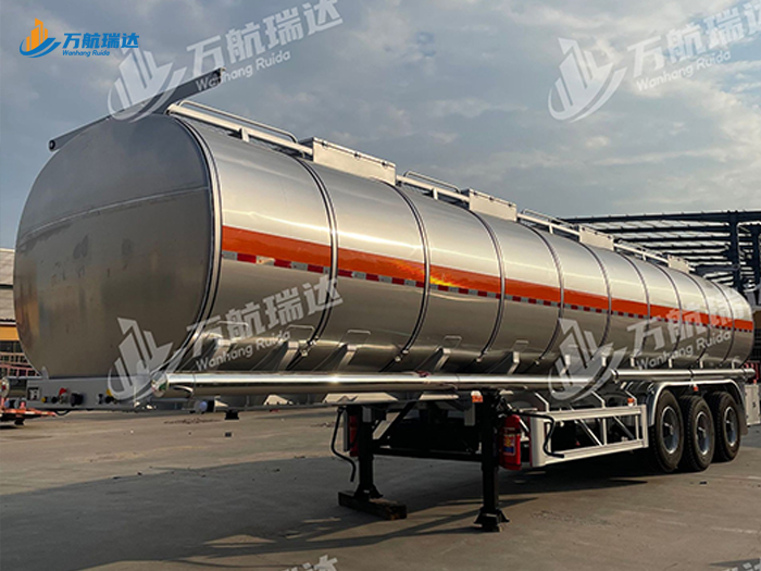 保温型油罐半挂车
