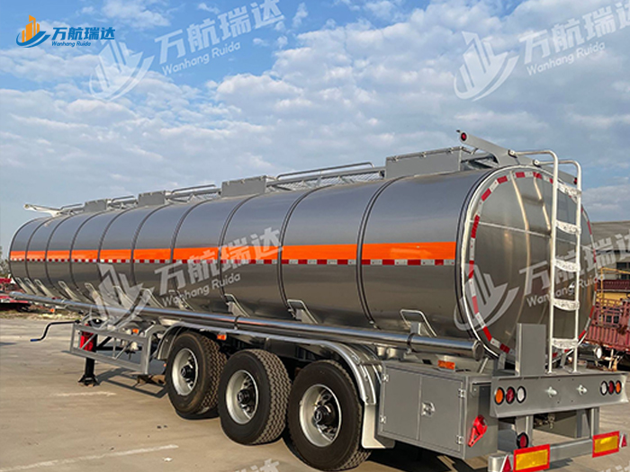 保温型油罐半挂车