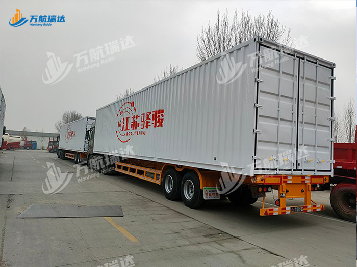 直梁式集装箱半挂车