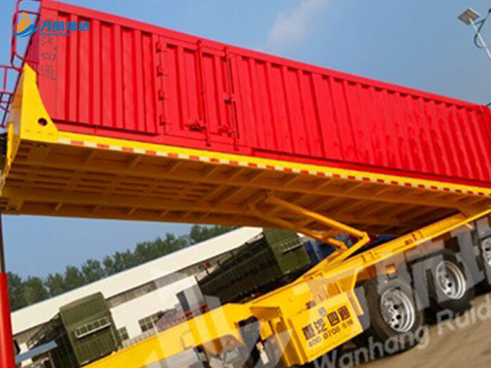 厢式后翻自卸半挂车