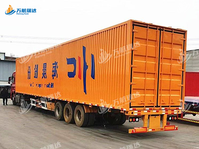 物流运输厢式半挂车