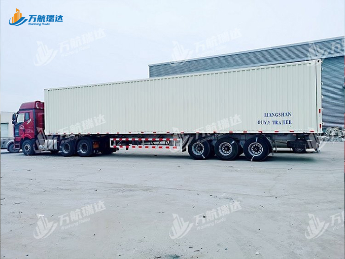 物流运输厢式半挂车
