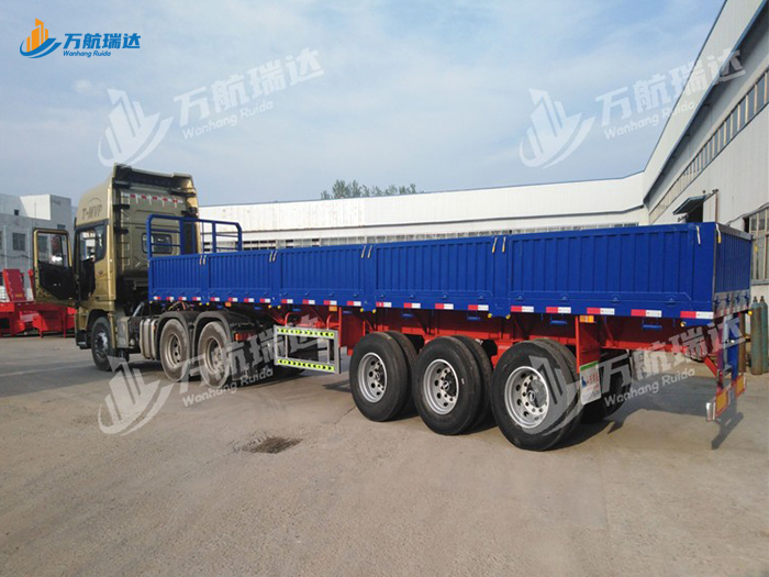 竖瓦楞栏板半挂车