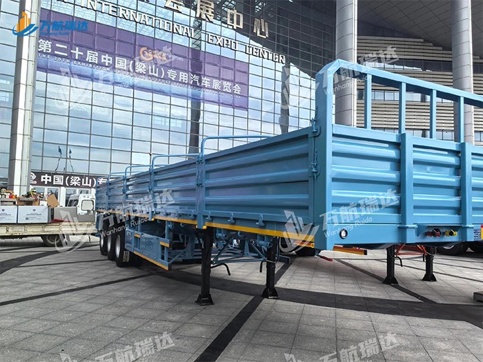 出口型栏板半挂车
