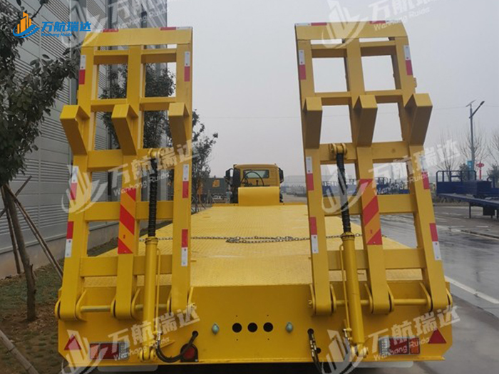 通用低平板半挂车