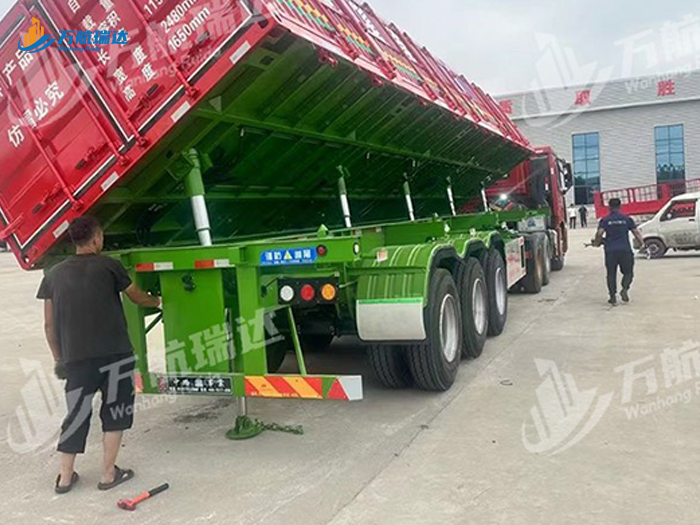 厢式骨架侧翻运输半挂车