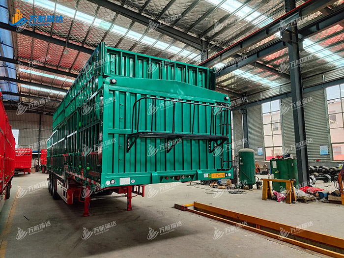 子母苍栏半挂车