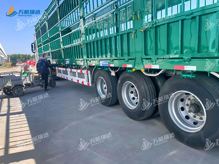 畜牧运输仓栏半挂车