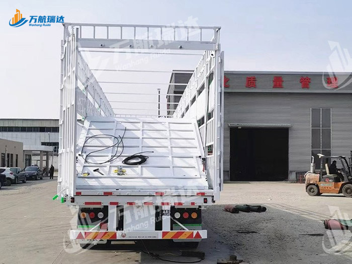 畜牧运输仓栏半挂车