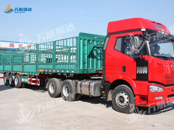 鹅颈式苍栏运输半挂车